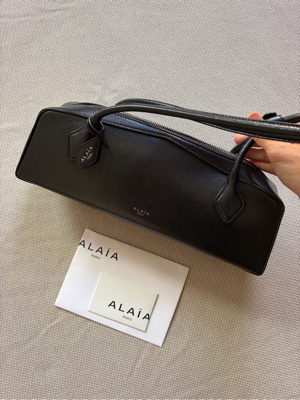 Alaïa black LE TECKEL MEDIUM long handle shoulder bag